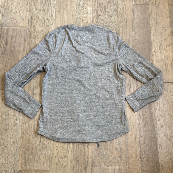 American Eagle Outfitters Gray Long Sleeve Henley Tee Size Medium - Picture 8 of 8